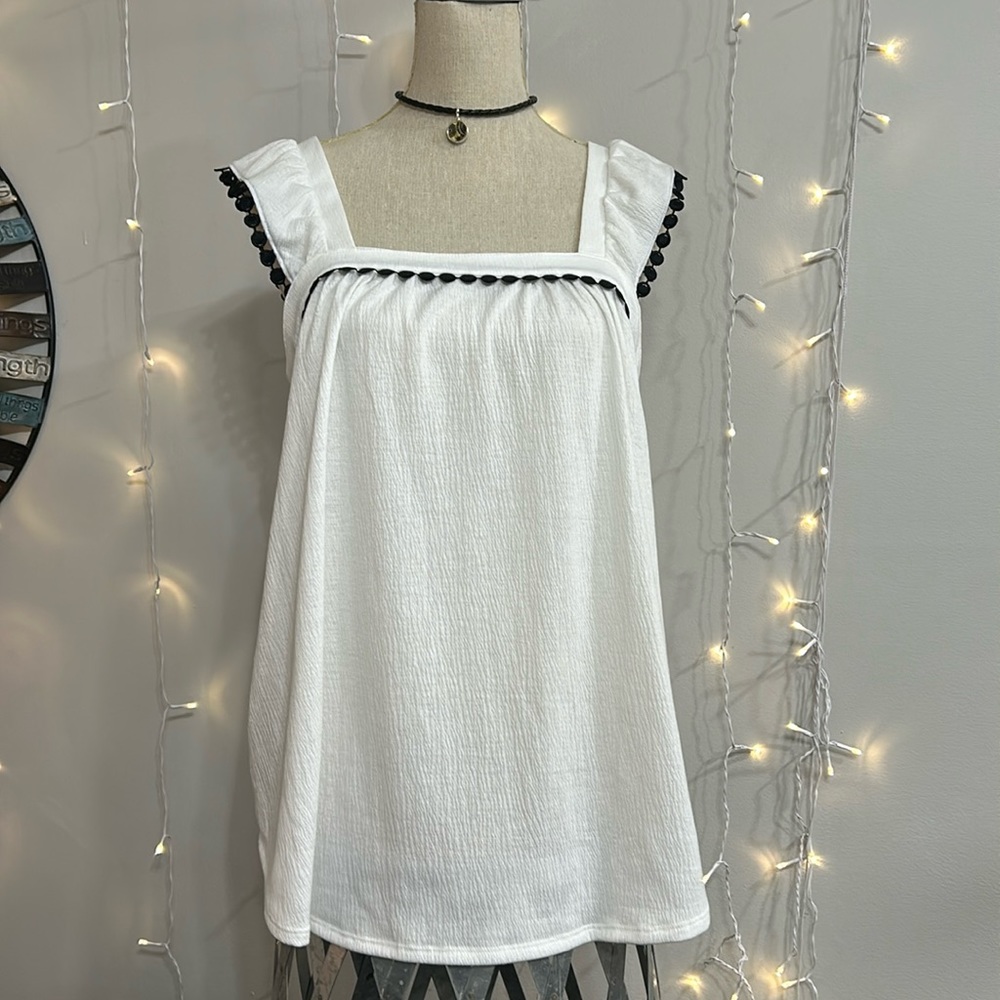 APT 9 size Lg NWT